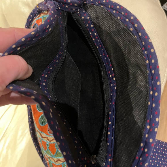 Elephant Handbag. Great for over the shoulder carrying. Never used. - Picture 4 of 4